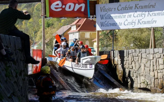 Krumlovského vodáckého maratonu se zúčastnilo 1 500 závodníků