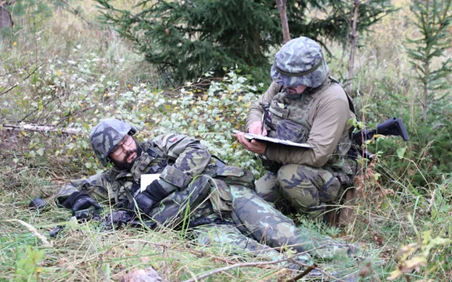 Hodnotitelé z NATO sledovali v Boleticích, jak strakoničtí vojáci bojují se vzdušným protivníkem