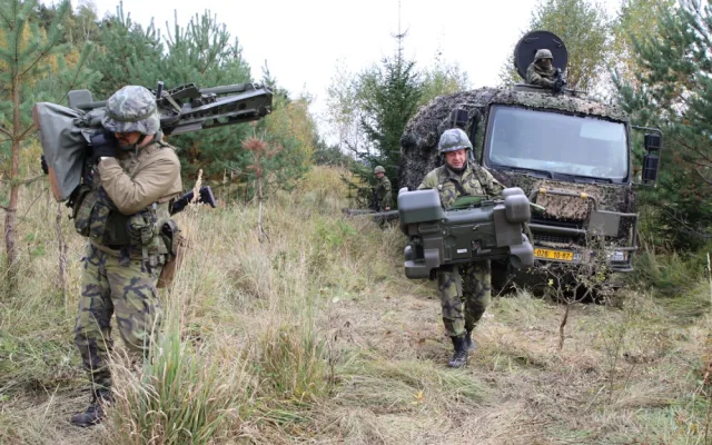 Hodnotitelé z NATO sledovali v Boleticích, jak strakoničtí vojáci bojují se vzdušným protivníkem