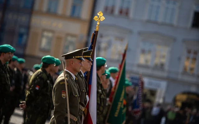 České Budějovice si připomněli 101. výročí vzniku republiky vojenskou přehlídkou