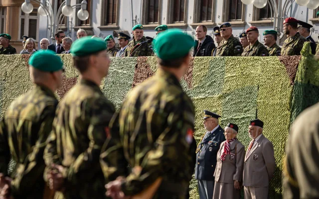 České Budějovice si připomněli 101. výročí vzniku republiky vojenskou přehlídkou