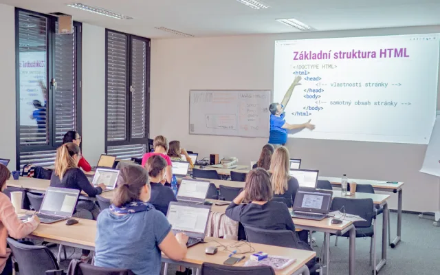 Hodíte se do IT? Czechitas vám pomůžou obrátit kariéru naruby