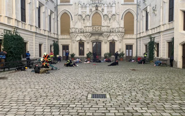 Výbuch, křik a desítky zraněných. Cvičení na Hluboké simulovalo zásah u exploze