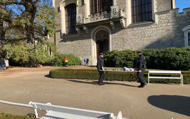 Výbuch, křik a desítky zraněných. Cvičení na Hluboké simulovalo zásah u exploze