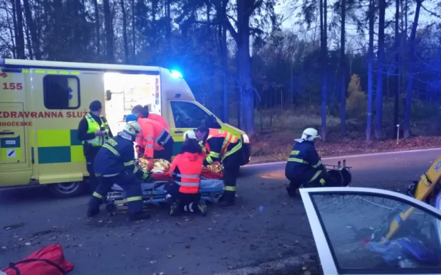 Při vážné nehodě na Táborsku zůstal v autě zaklíněny řidič