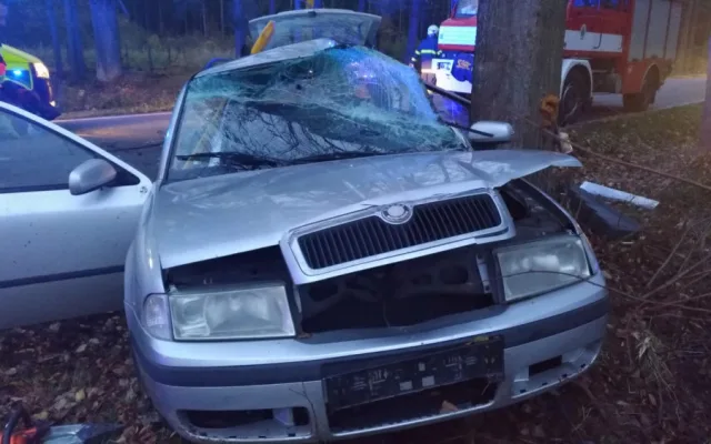 Při vážné nehodě na Táborsku zůstal v autě zaklíněny řidič