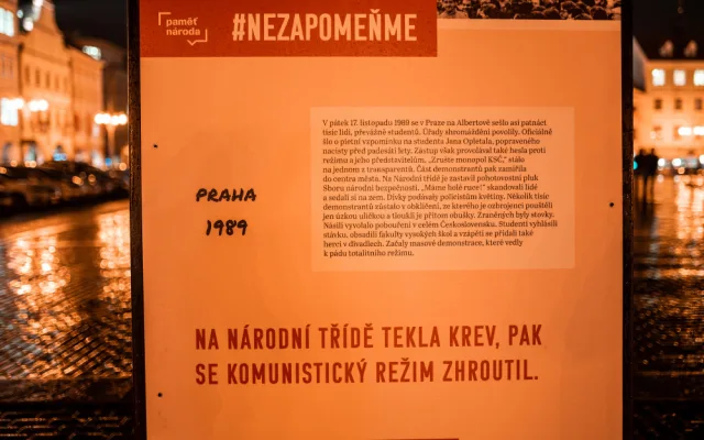 Sametová linka připomíná významné výročí roku 1989, vyrazí i po důležitých místech sametového dění