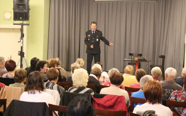 Jednotlivé scénky byly vždy doplněny odbornými komentáři přítomných policistů a strážníků.
