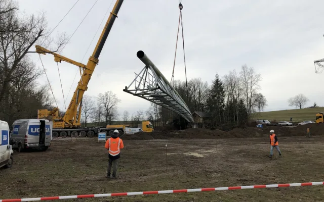 E.ON odstranil lávku u Zátaví. Plyn nově vede pod řekou