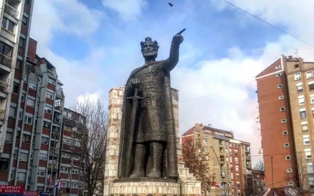 DRBNA NA CESTÁCH: Mitrovica - město rozdělené mostem i národní hrdostí