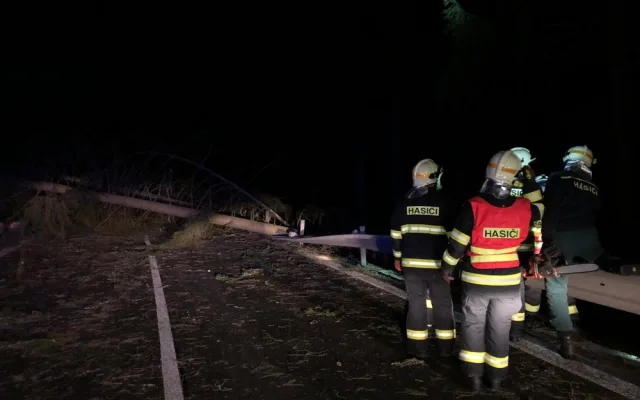 ONLINE: Bouře Sabine dorazila na jih Čech. Hasiči za sebou mají 700 výjezdů