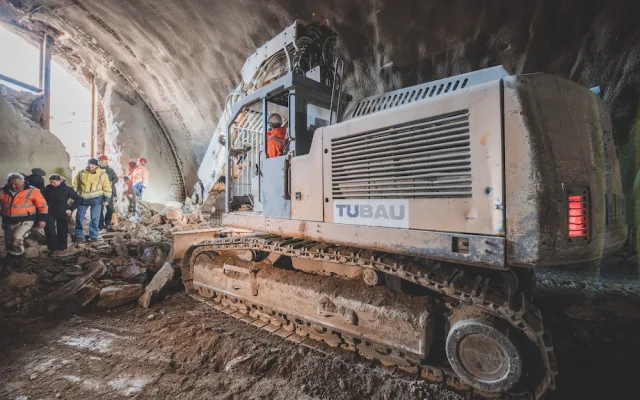 VIDEO: Skončila prorážka tunelu Deboreč, zkrátí se jízdní doba vlaků z Prahy na jih Čech