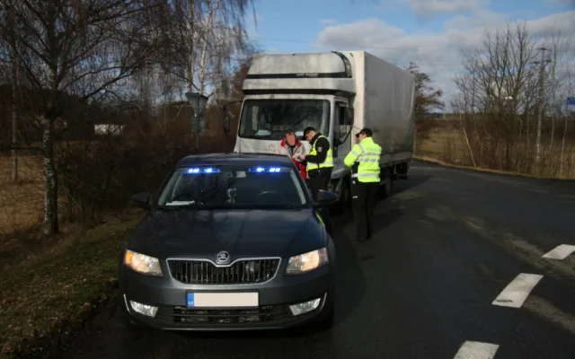 Policisté se zaměřili na telefonování za jízdy