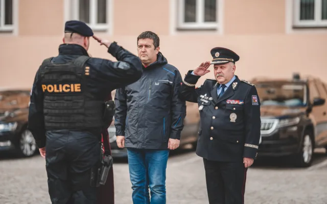 Jihočeští policisté mají nová auta, hlídky po předání hned vyrazily do terénu