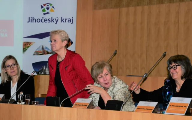 Vítězi I. ročníku soutěže pro firmy, které zohledňují zaměstnávání lidí ve věku 55+, jsou Centrum sociálních služeb Emausy, Dansen a Rohde &amp; Schwarz