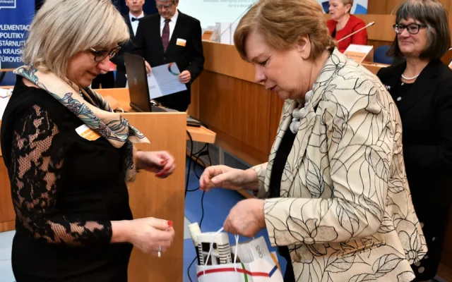Vítězi I. ročníku soutěže pro firmy, které zohledňují zaměstnávání lidí ve věku 55+, jsou Centrum sociálních služeb Emausy, Dansen a Rohde &amp; Schwarz