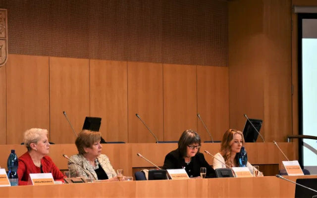 Vítězi I. ročníku soutěže pro firmy, které zohledňují zaměstnávání lidí ve věku 55+, jsou Centrum sociálních služeb Emausy, Dansen a Rohde &amp; Schwarz