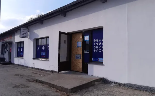 Improvizace obchodu s autodíly