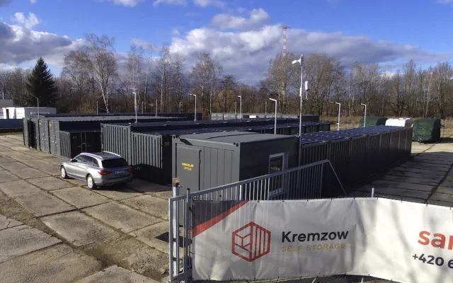 Pohled na vjezd do areál Kremzow self-storage – samoobslužné sklady České Budějovice