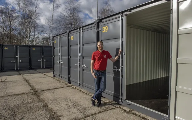 Pohled do skladového kontejneru Kremzow self-storage – samoobslužné sklady České Budějovice