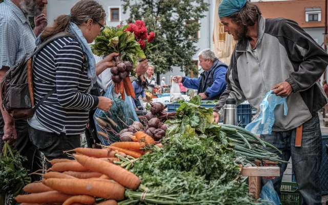 Farmářské trhy se na Piaristické náměstí vrátí už příští týden