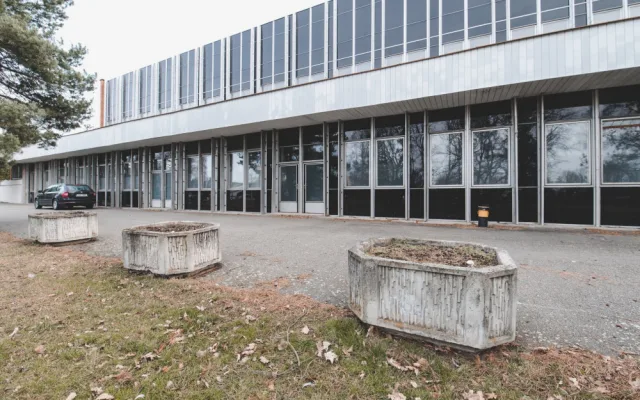 Okolí sportovní haly projde revitalizací, vznikne i místo pro grilování