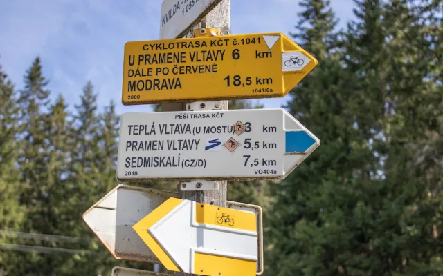 Pojedeme na výlet k řece. K Vltavě pěkně od pramene