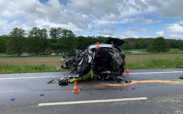 Při tragické dopravní nehodě na Českobudějovicku zemřel člověk, silnice je zavřená