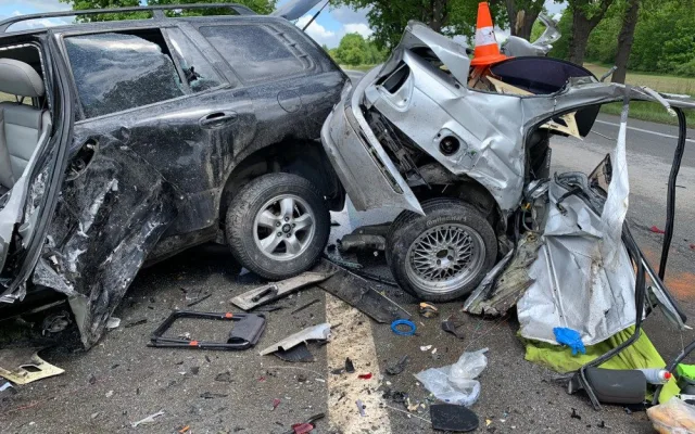 Při tragické dopravní nehodě na Českobudějovicku zemřel člověk, silnice je zavřená