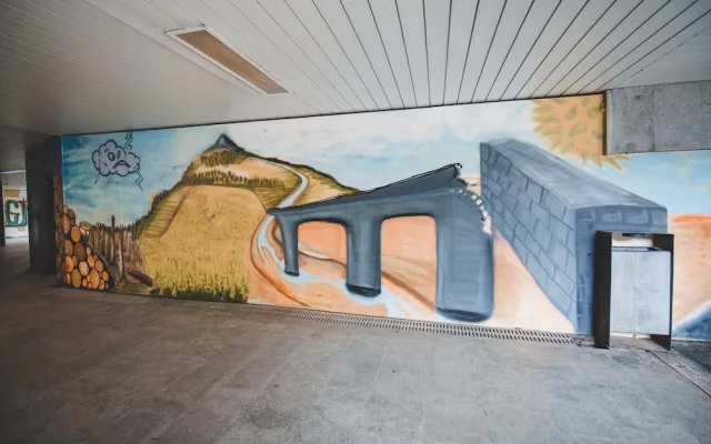 Podchod u nádraží oživily grafitti