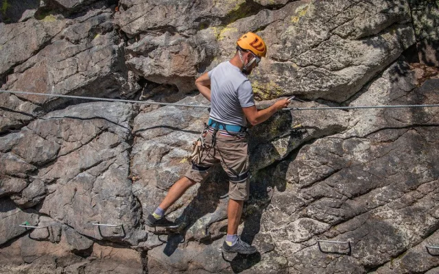 U Hluboké nad Vltavou vznikla nová ferrata, vhodná je pro i pro rodiny s dětmi