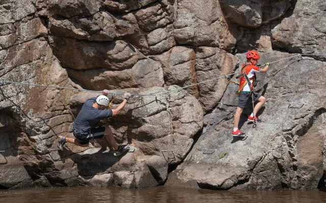 U Hluboké nad Vltavou vznikla nová ferrata, vhodná je pro i pro rodiny s dětmi