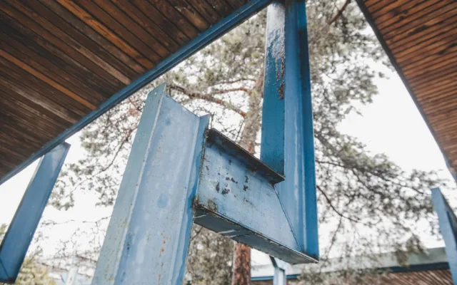 Z Pražské třídy zmizí modré loubí, začít bourat by se mohlo v týdnu