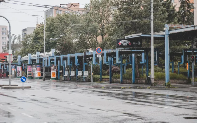 Z Pražské třídy zmizí modré loubí, začít bourat by se mohlo v týdnu