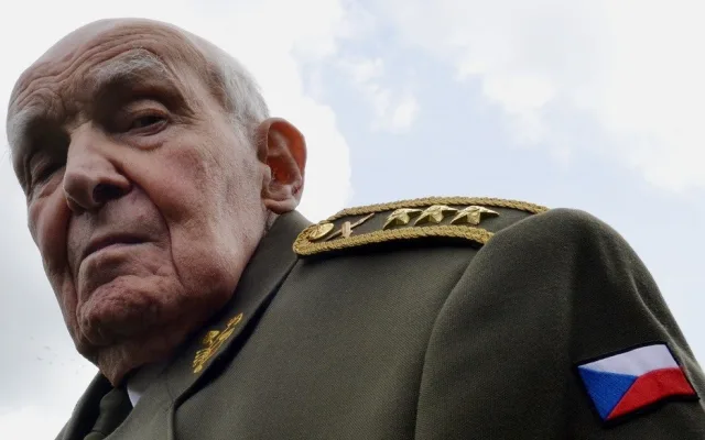 Zemřel politický vězeň a šéf zpravodajských služeb Radovan Procházka