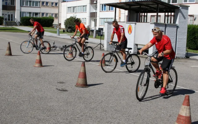 Strakoničtí vojáci přivítali léto sportem, hry prověřily jejich sílu i fyzičku