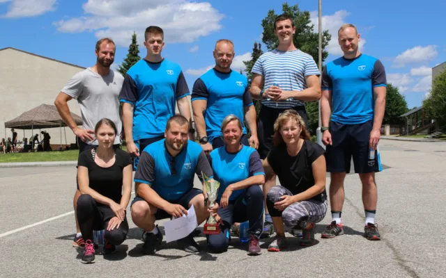Strakoničtí vojáci přivítali léto sportem, hry prověřily jejich sílu i fyzičku