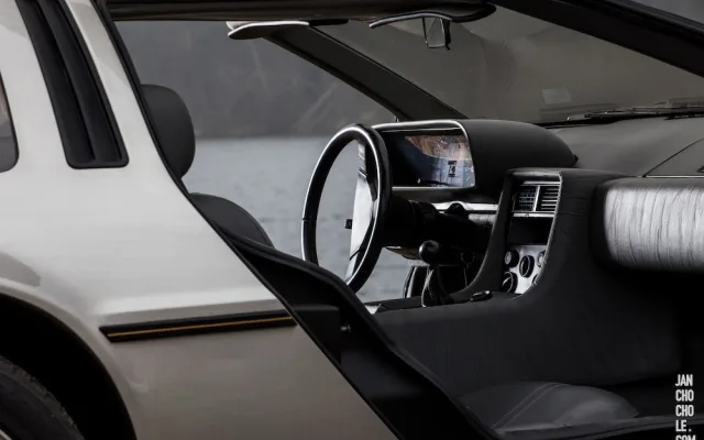 V Muzeu veteránů v Nové Bystřici vystavují unikátní DeLorean DMC-12. Letos nejspíš naposled