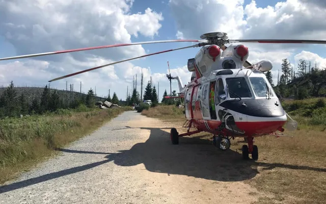 Na Šumavě spadl ze skály německý turista