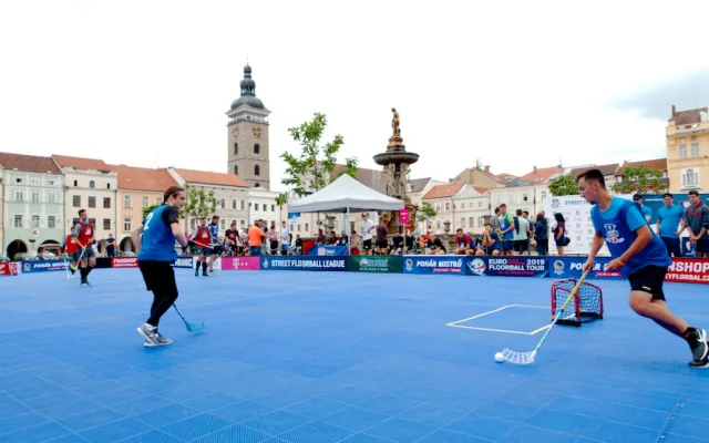 Náměstí v sobotu oživí Street Floorball League, celkem nastoupí 24 týmů