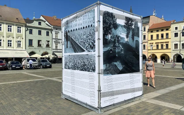 Mnoho měst v Česku si připomíná srpen 1968. V Budějcích zaparkovaly makety tanků