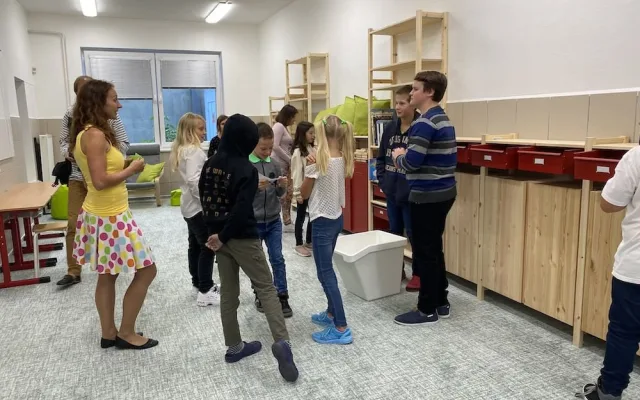 Žáci se vrátili zpět do lavic. Novinkou v Budějcích je první ScioŠkola