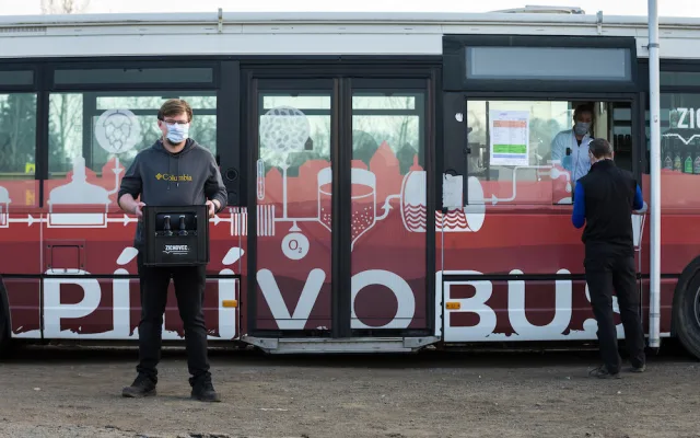 Baví experimentovat a posouvat hranice, říká spolumajitel Rodinného pivovaru Zichovec Ondřej Husák.