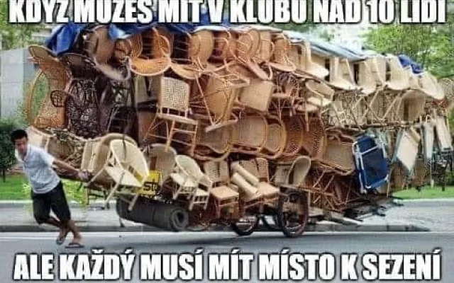 Češi se smějí dalšímu vládnímu nařízení. Kdo má židli, ten bydlí, píšou na sociálních sítích