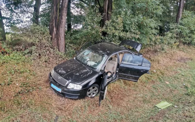 Hlavní tah na Třeboň uzavřela vážná nehoda. Čtyři lidé se zranili při nehodě tří aut