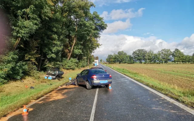 Hlavní tah na Třeboň uzavřela vážná nehoda. Čtyři lidé se zranili při nehodě tří aut