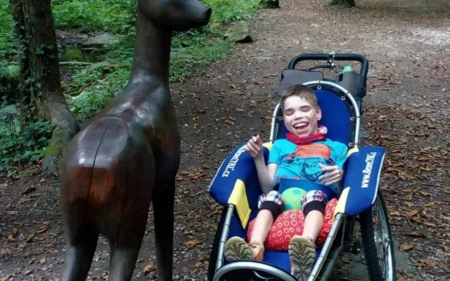 On je má škola života, říká maminka malého Lukáška bojujícího s mozkovou obrnou. Pomoci můžete i vy