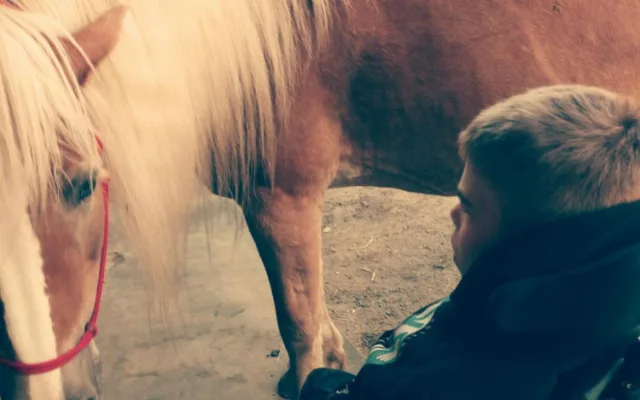 On je má škola života, říká maminka malého Lukáška bojujícího s mozkovou obrnou. Pomoci můžete i vy