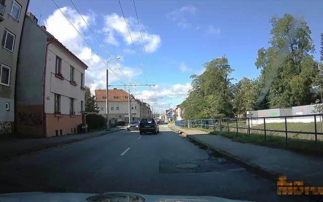 Silně opilý řidič křižoval svým autem ulice Budějc. Kličkováním upoutal pozornost strážníků