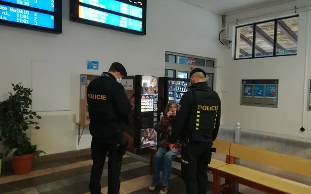 Policie kontroluje dodržování opatření. Postihy už budou přísnější